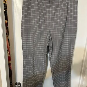 Gray Checkered Women's Cropped Pants
